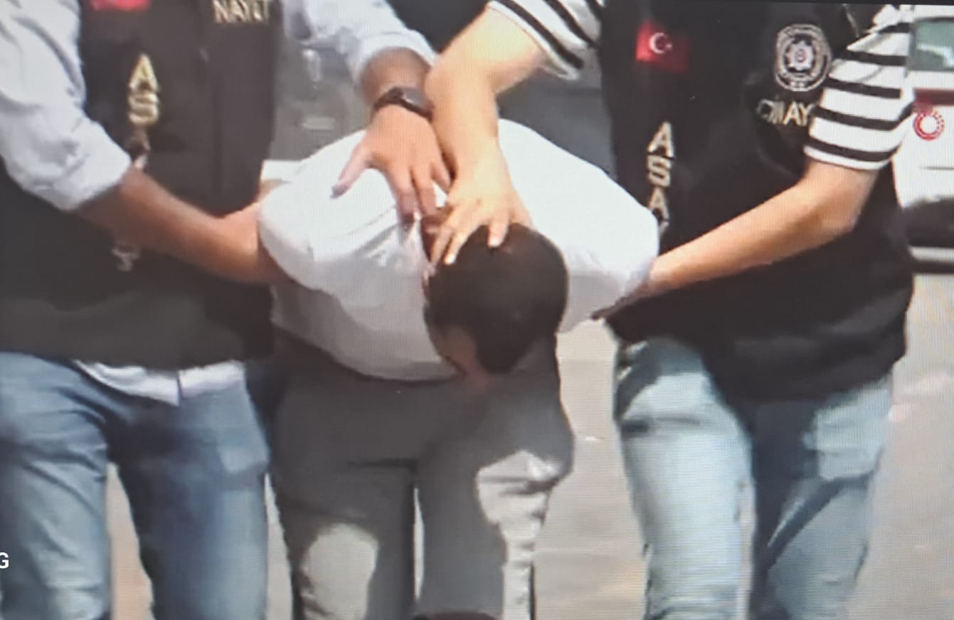 İzmir’de 2 kişiyi öldürüp 3 kişiyi yaralayan gaspçı katil tutuklandı